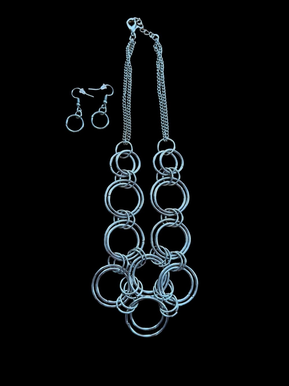 BEAUTIFUL SILVER MULTI-RING NECKLACE &MATCHING EARRING SET